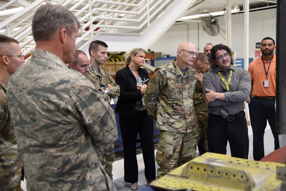 Gen. Bunch visits Team Tinker