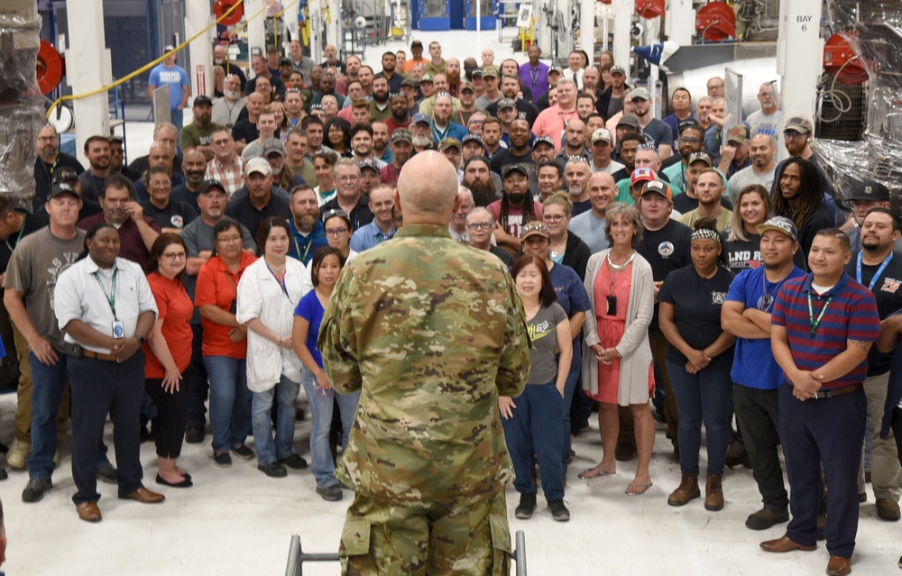 Gen. Bunch visits Team Tinker