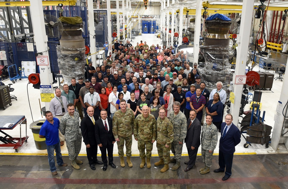 Gen. Bunch visits Team Tinker