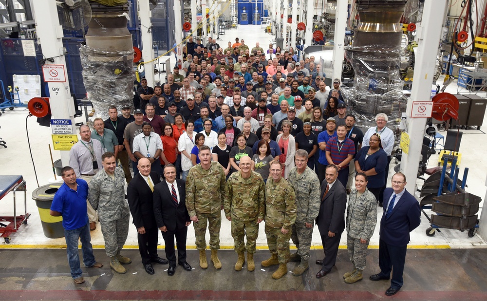Gen. Bunch visits Team Tinker