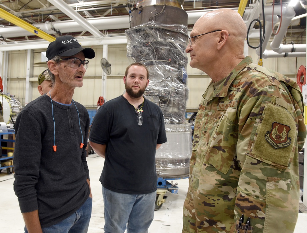 Gen. Bunch visits Team Tinker