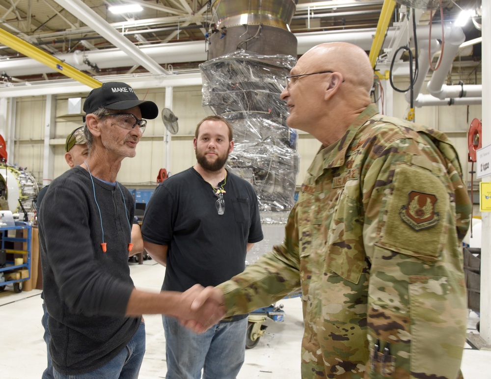 Gen. Bunch visits Team Tinker