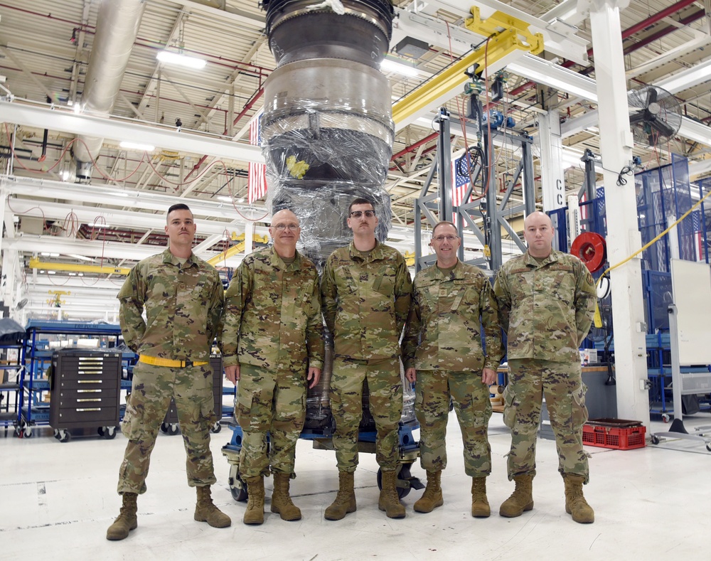 Gen. Bunch visits Team Tinker