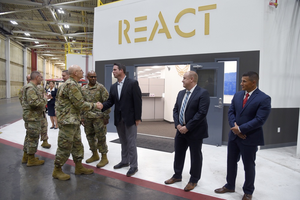 Gen. Bunch visits Team Tinker