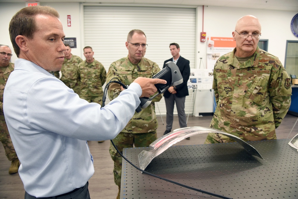 Gen. Bunch visits Team Tinker