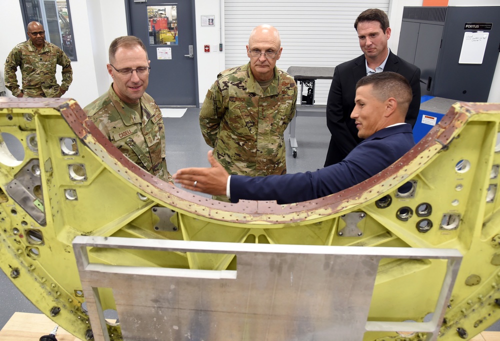 Gen. Bunch visits Team Tinker