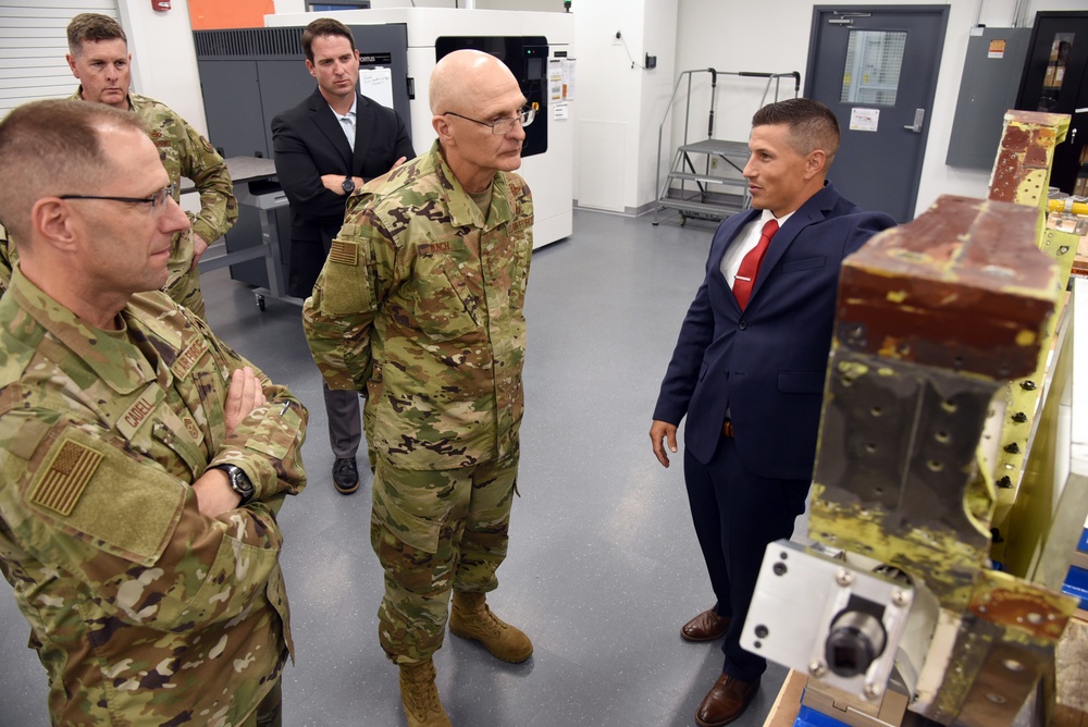 Gen. Bunch visits Team Tinker