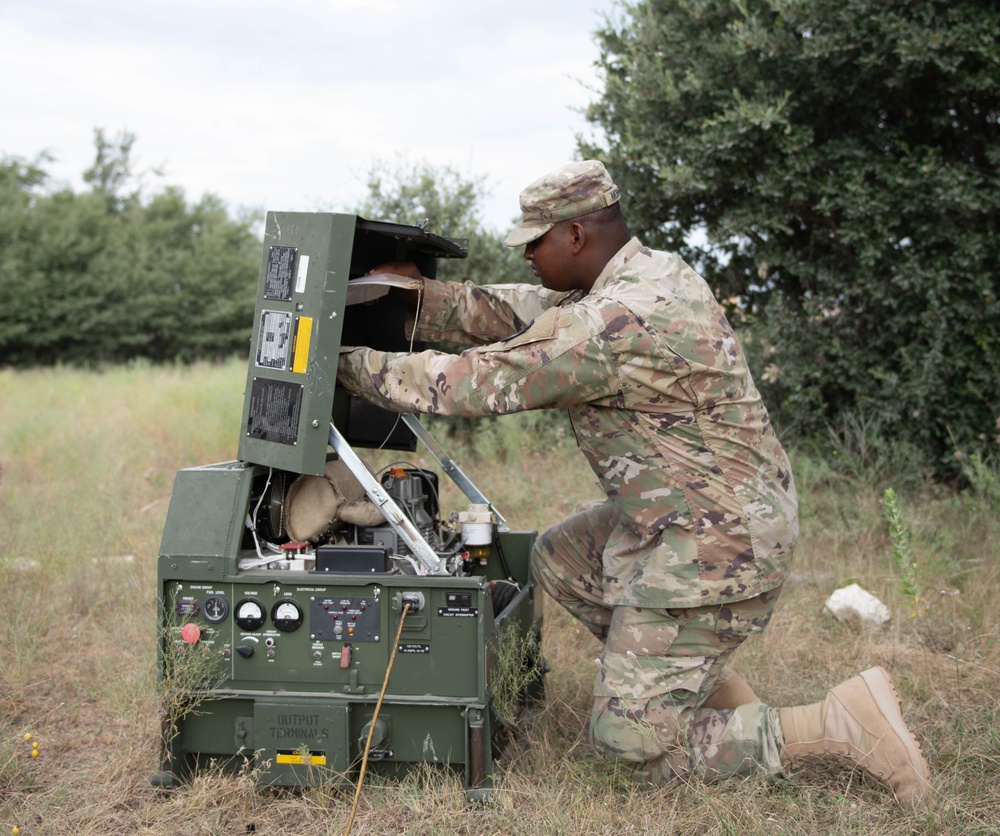 MNNG Soldier PMCS Tactical Generator at XCTC 19-06