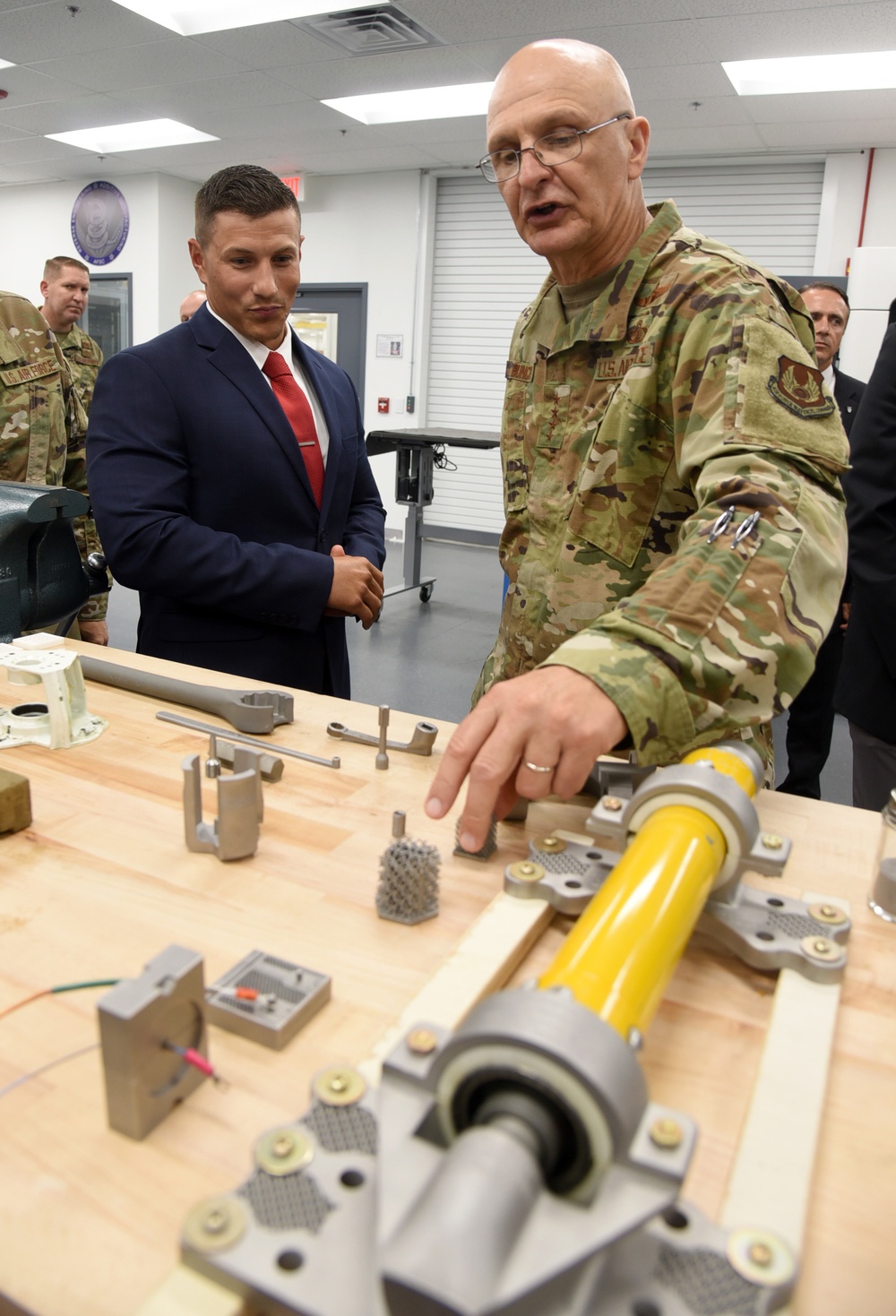 Gen. Bunch visits Team Tinker