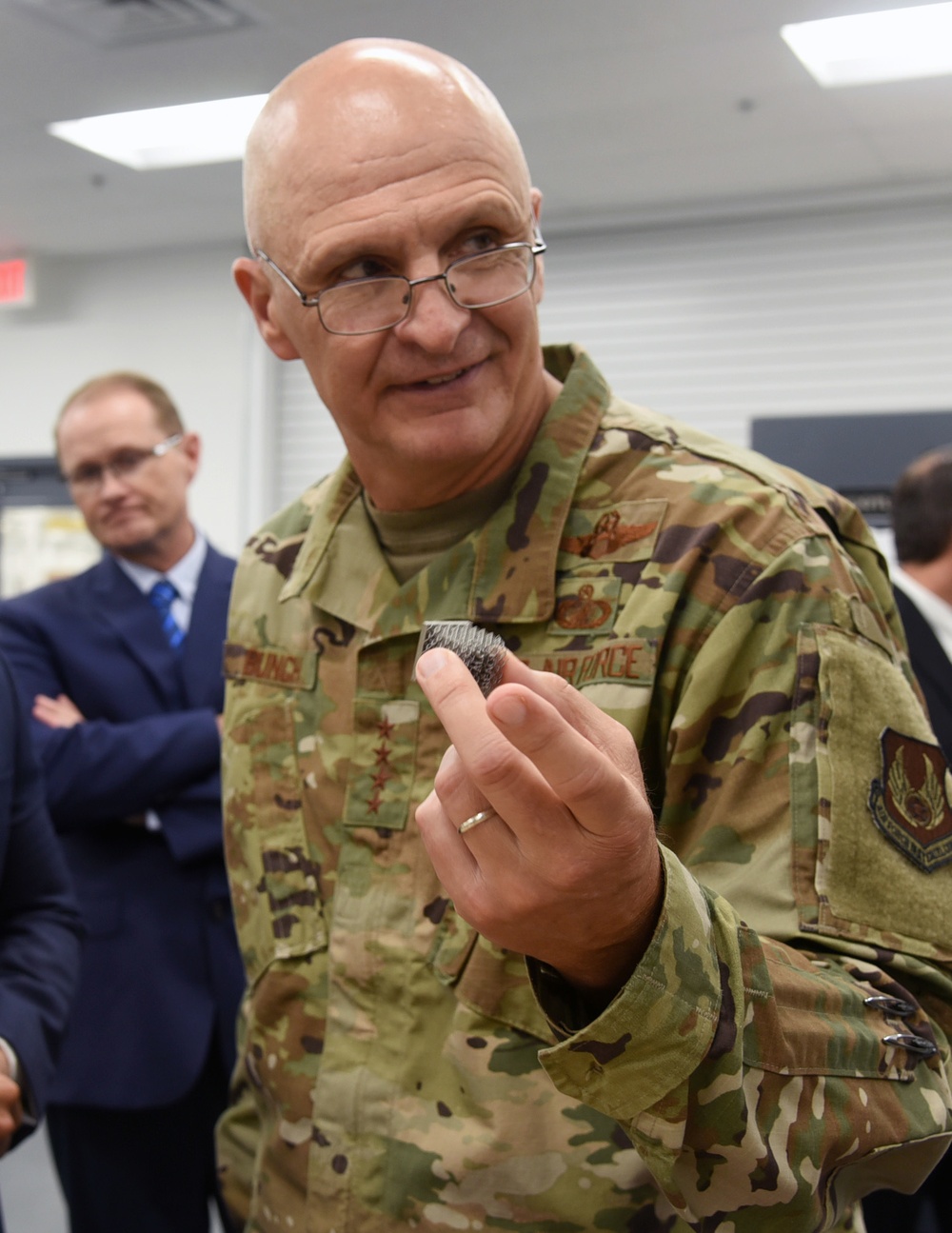 Gen. Bunch visits Team Tinker