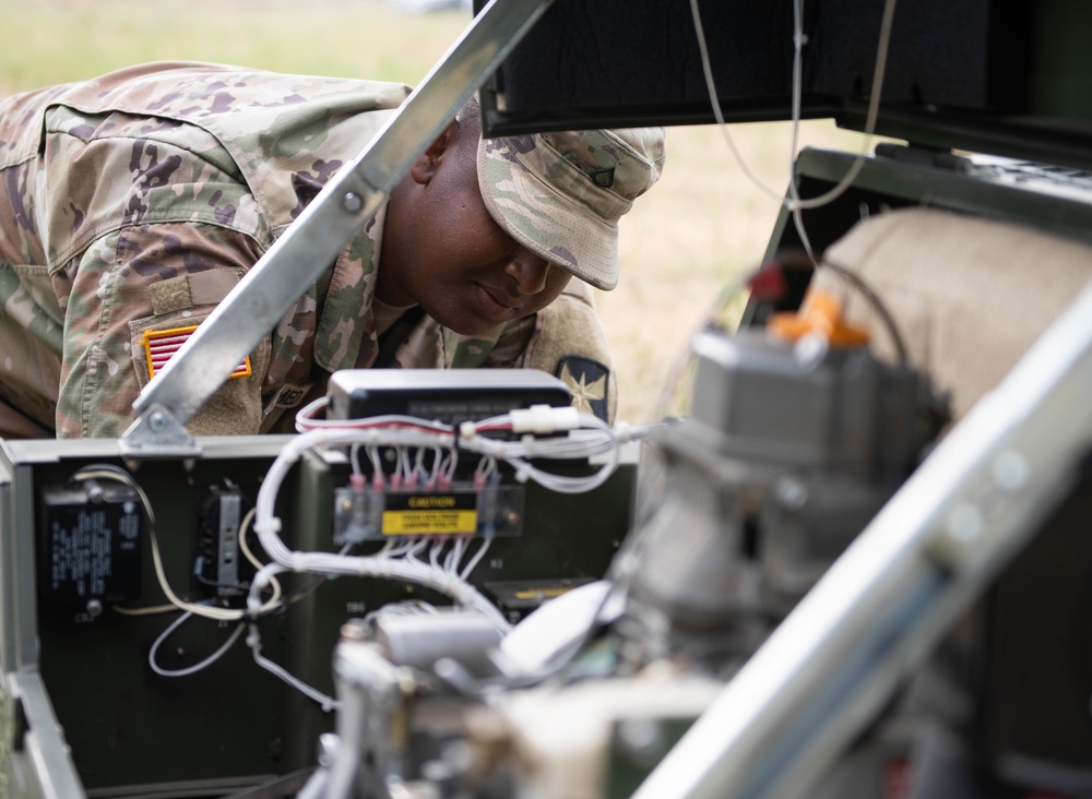 MNNG Soldier PMCS Tactical Generator at XCTC 19-06