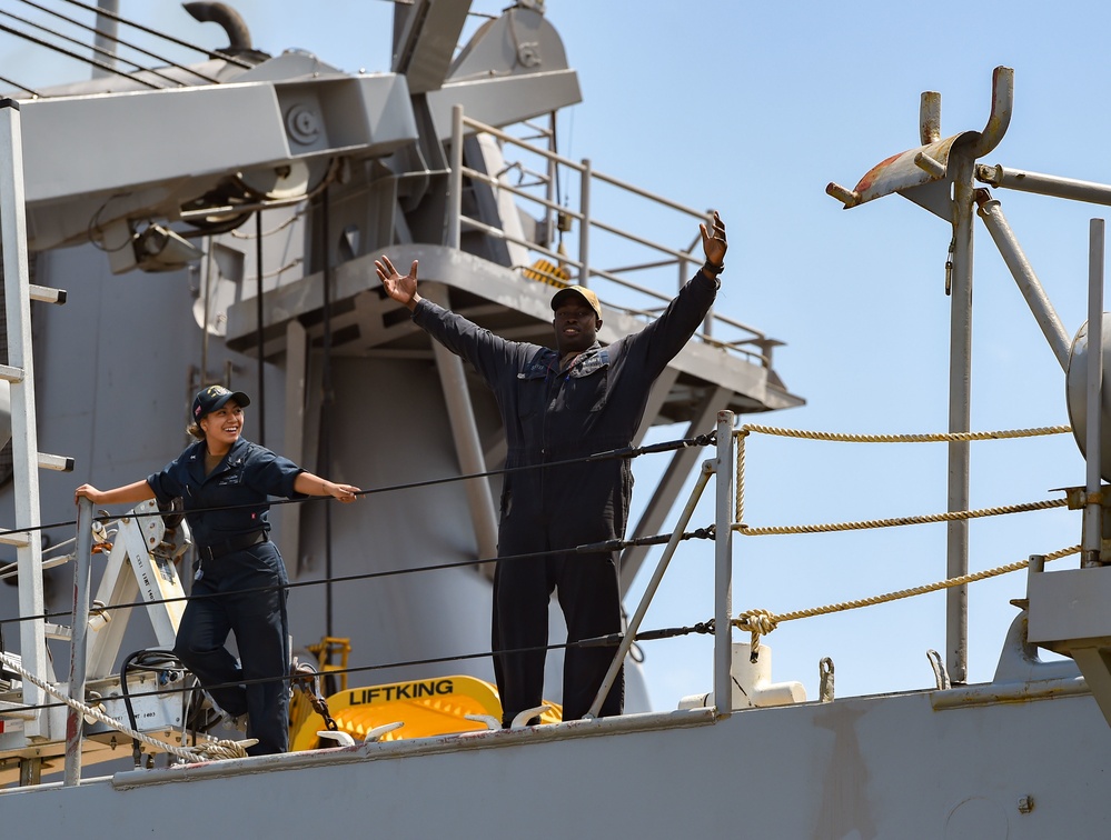 USS Carter Hall (LSD 50) departs Joint Expeditionary Base Little Creek-Fort Story.