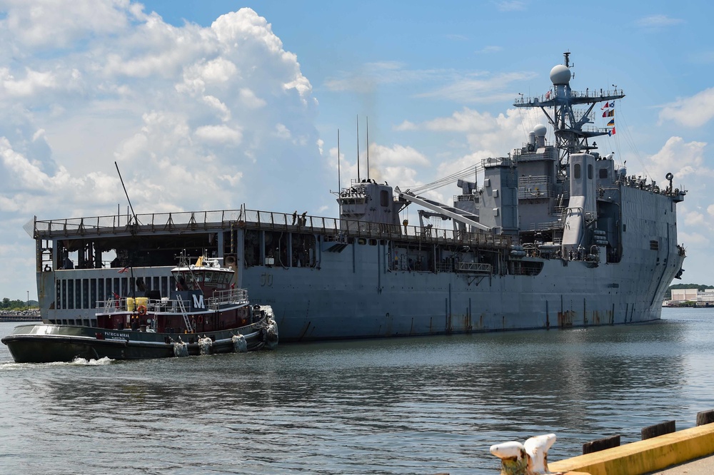 USS Carter Hall (LSD 50) departs Joint Expeditionary Base Little Creek-Fort Story.