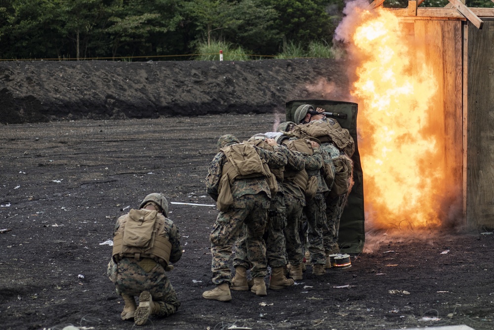 Sentinels conduct urban breaching range