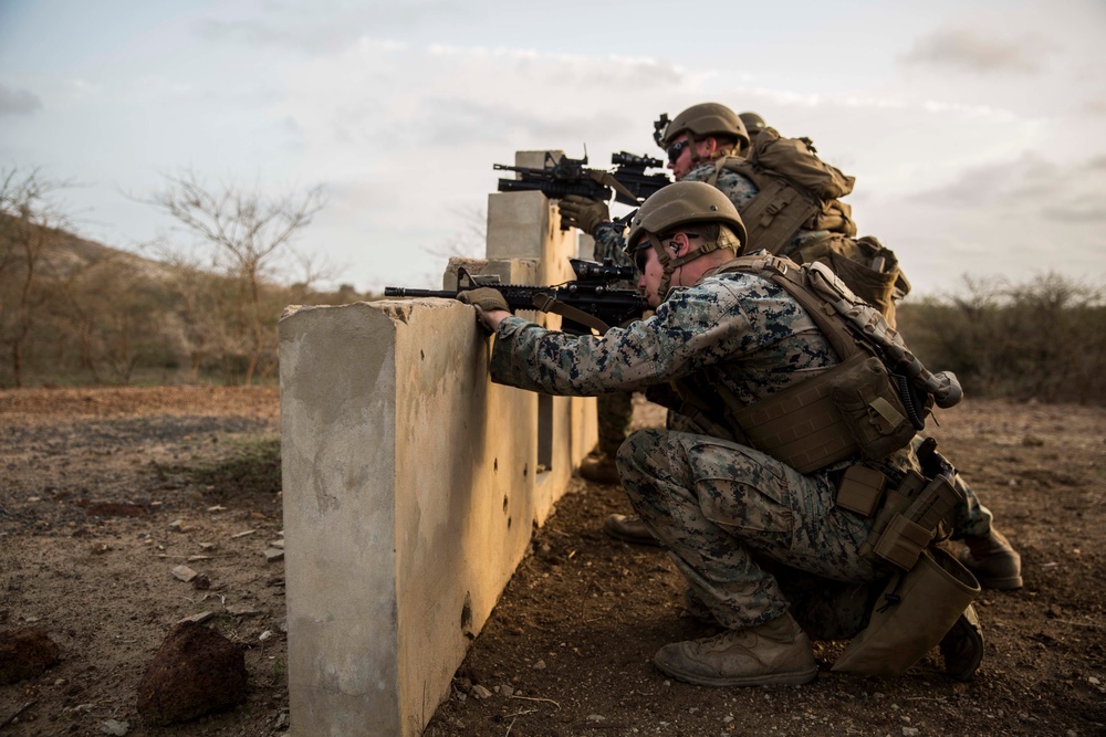 SPMAGTF-CR-AF 19.2 conducts training with Senegalese soldiers