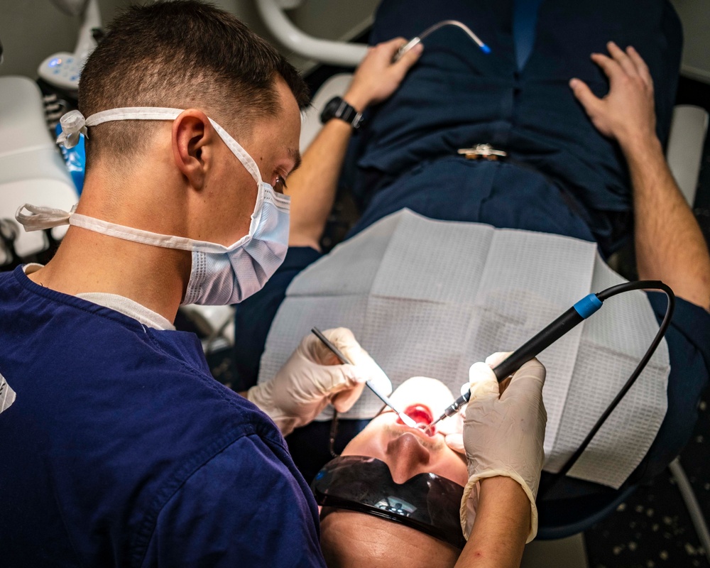 DVIDS - Images - Dental Team aboard USS Ashland [Image 4 of 4]