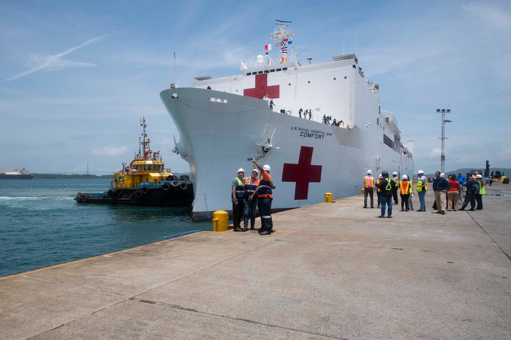 USNS Comfort arrives in Colon, Panama