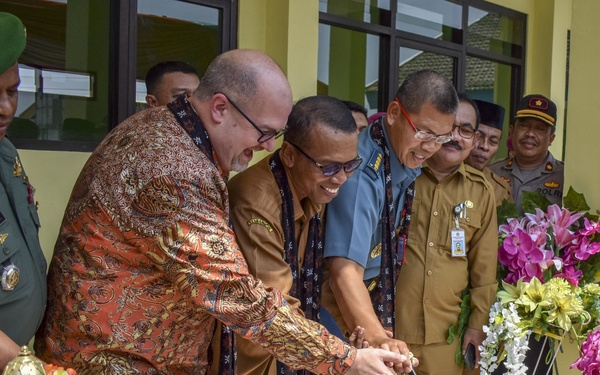 NMCB 4, Indonesian Marines Conduct Ribbon Cutting Ceremony at Elementary School During CARAT 2019