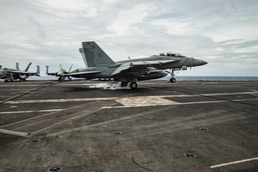 USS Ronald Reagan (CVN 76) Hosts Filipino Visitors