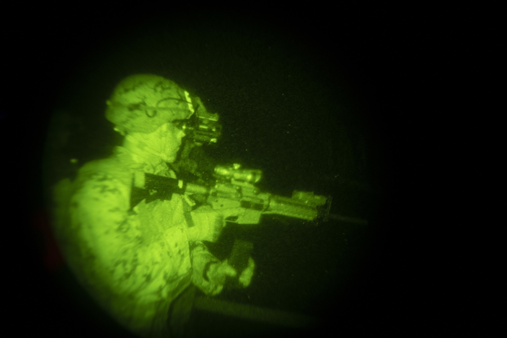 31st MEU Marines execute live fire range at night aboard the USS Ashland