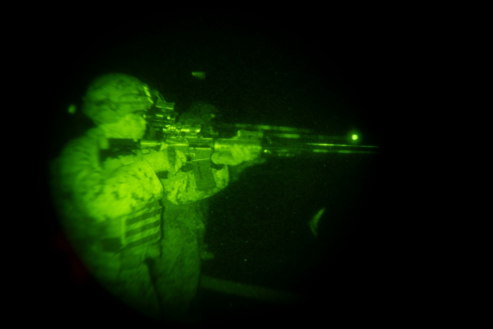 31st MEU Marines execute live fire range at night aboard the USS Ashland