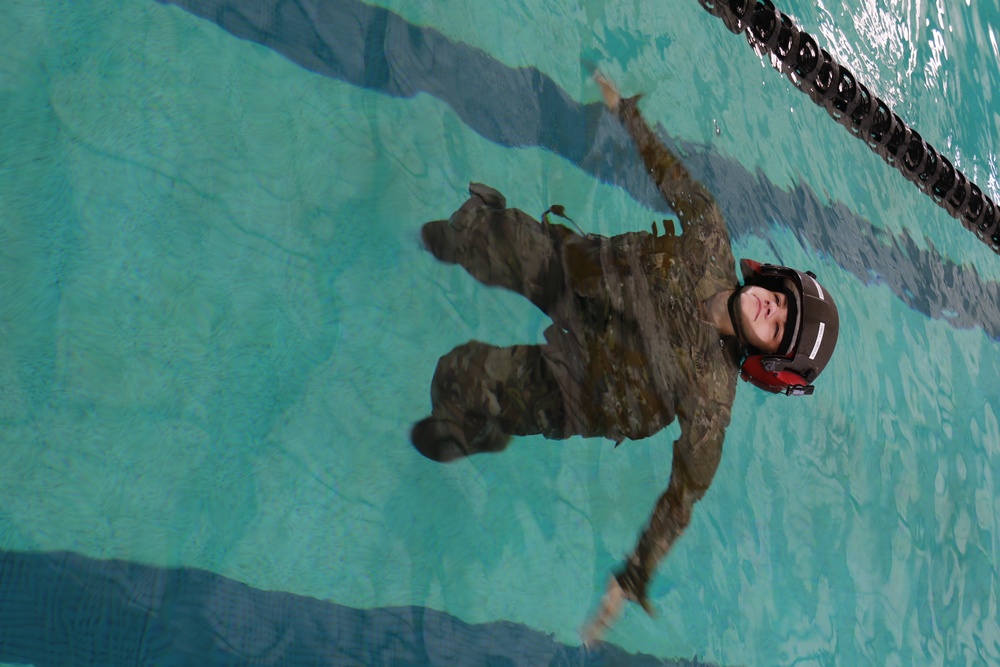 Aviators take swim test to prepare for Dunker Training