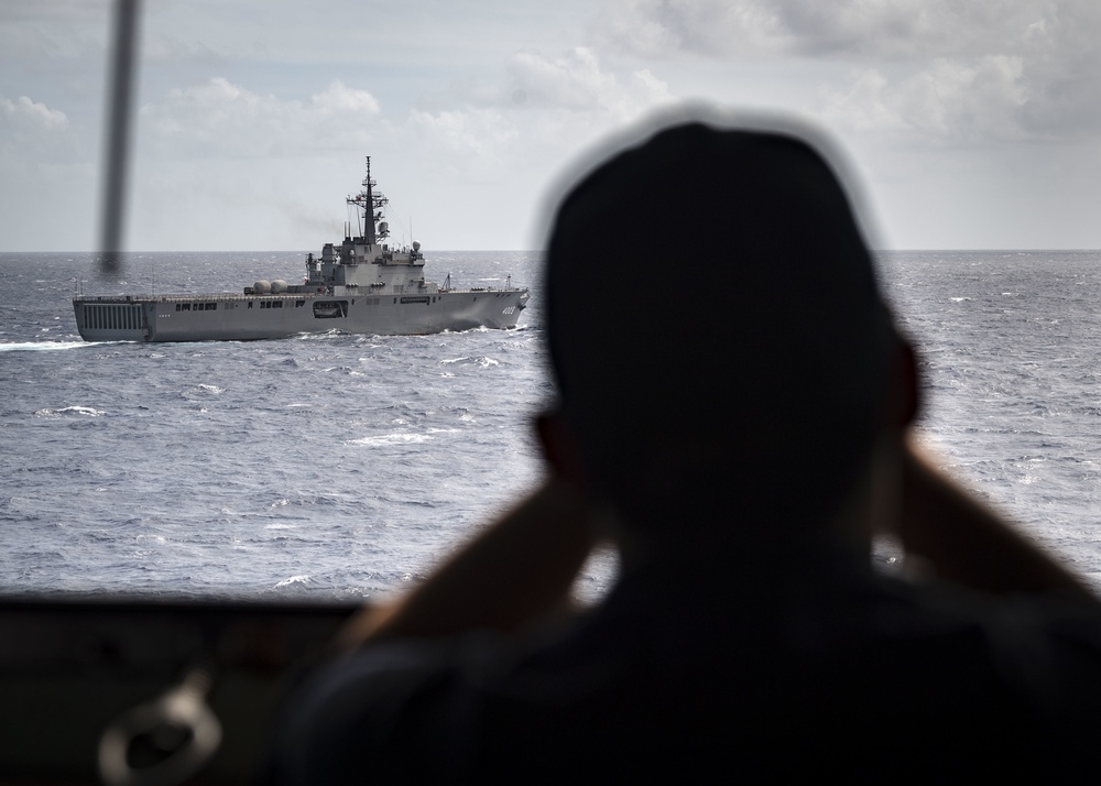 USS Ashland sails alongside JS Ise, JS Kunisaki and USS Green Bay