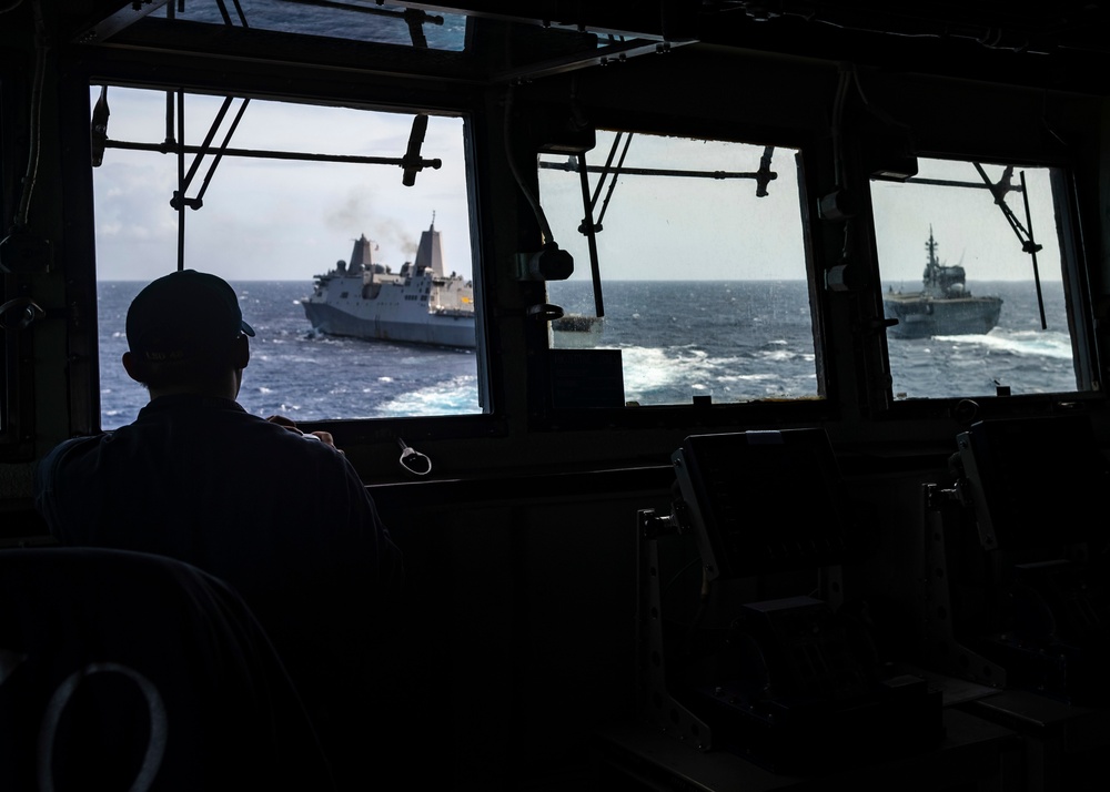 USS Ashland sails alongside JS Ise, JS Kunisaki and USS Green Bay