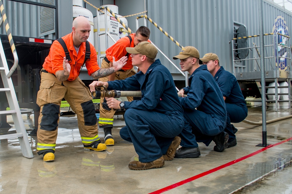 Sailors Conduct Submarine Firefighting Training