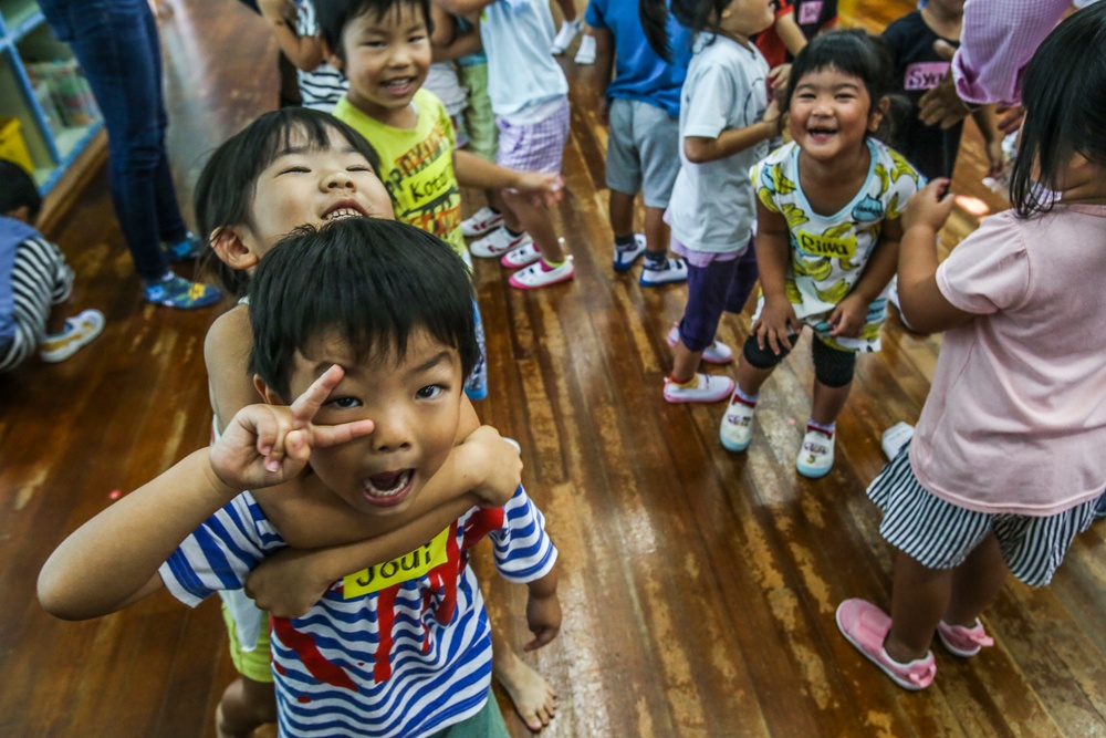 Okinawa service members build relations with local preschoolers