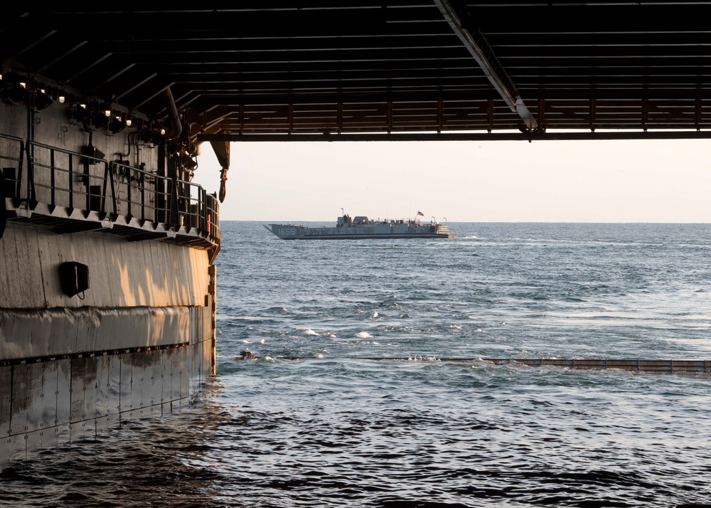 USS Oak Hill participates in SWATT