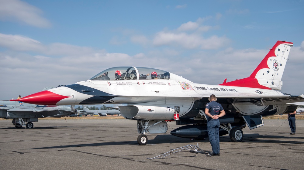 Thunderbirds Arrive in Canada for Abbotsford International Airshow