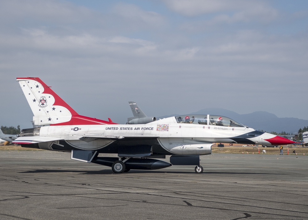 Thunderbirds Arrive in Canada for Abbotsford International Airshow