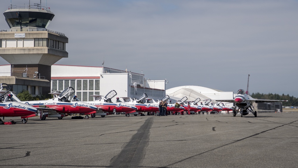 Thunderbirds Arrive in Canada for Abbotsford International Airshow