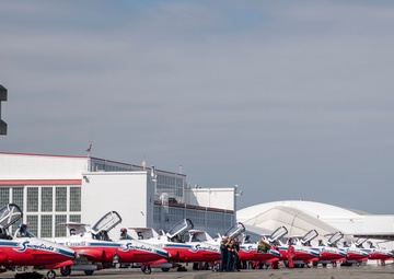 Thunderbirds Arrive in Canada for Abbotsford International Airshow