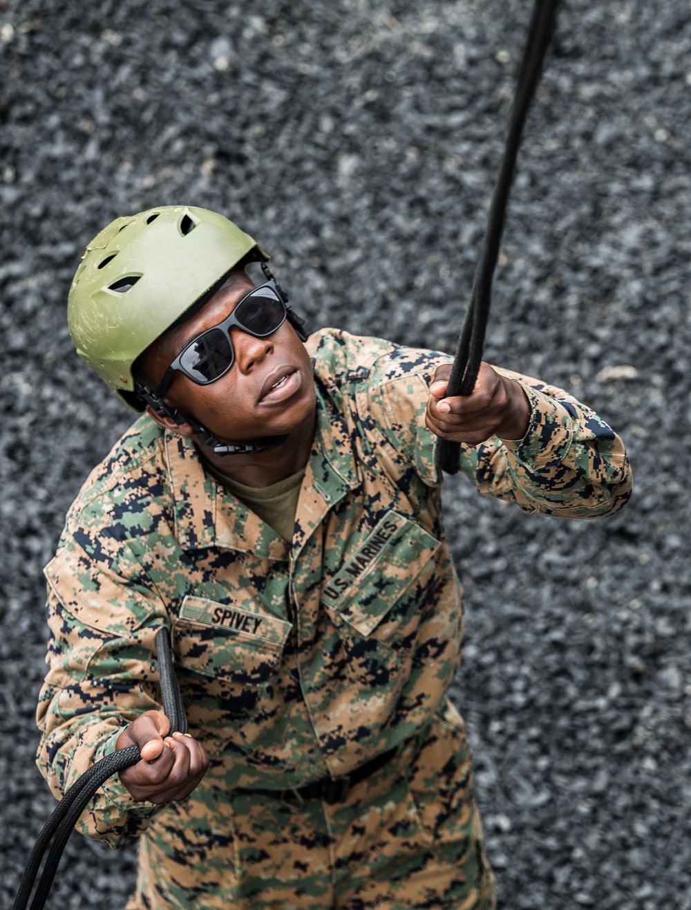 DVIDS - Images - Okinawa service members learn how to rappel and fast rope  [Image 8 of 12]