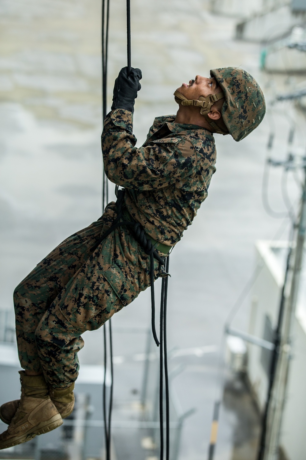 DVIDS - Images - Okinawa service members learn how to rappel and fast rope  [Image 9 of 12]
