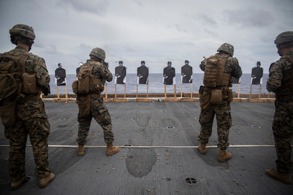 31st MEU Marines execute live-fire range aboard USS Ashland
