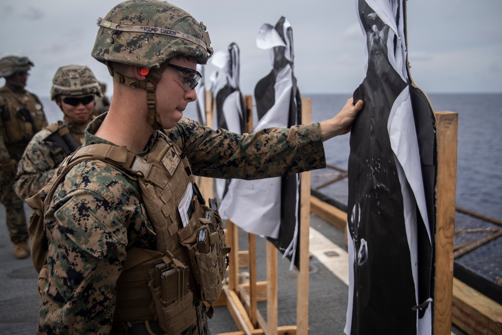 31st MEU Marines execute live-fire range aboard USS Ashland