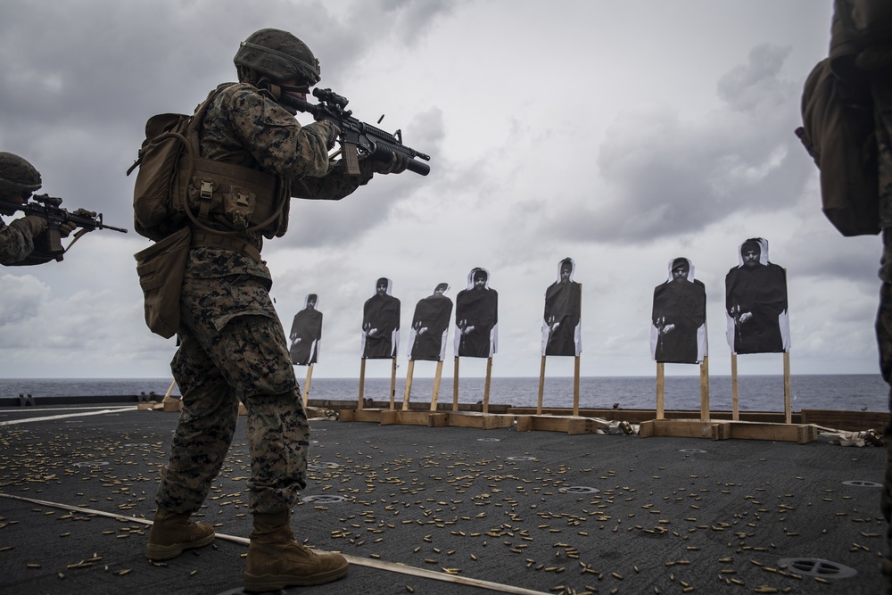 31st MEU Marines execute live-fire range aboard USS Ashland