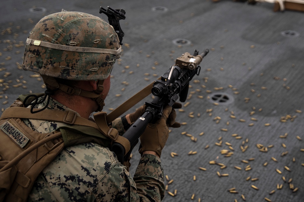 31st MEU Marines execute live-fire range aboard USS Ashland