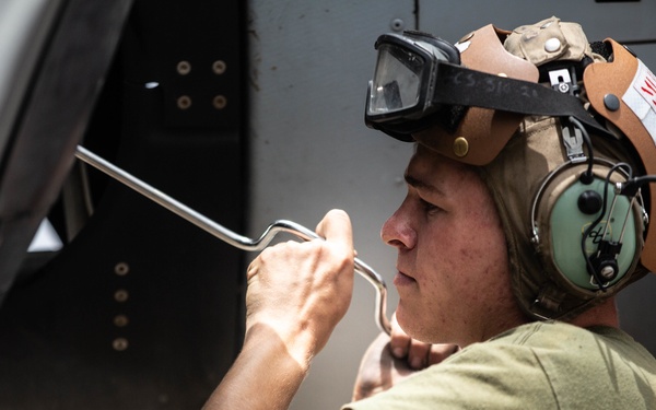 Aviation Combat Element conducts maintenance on MV-22B