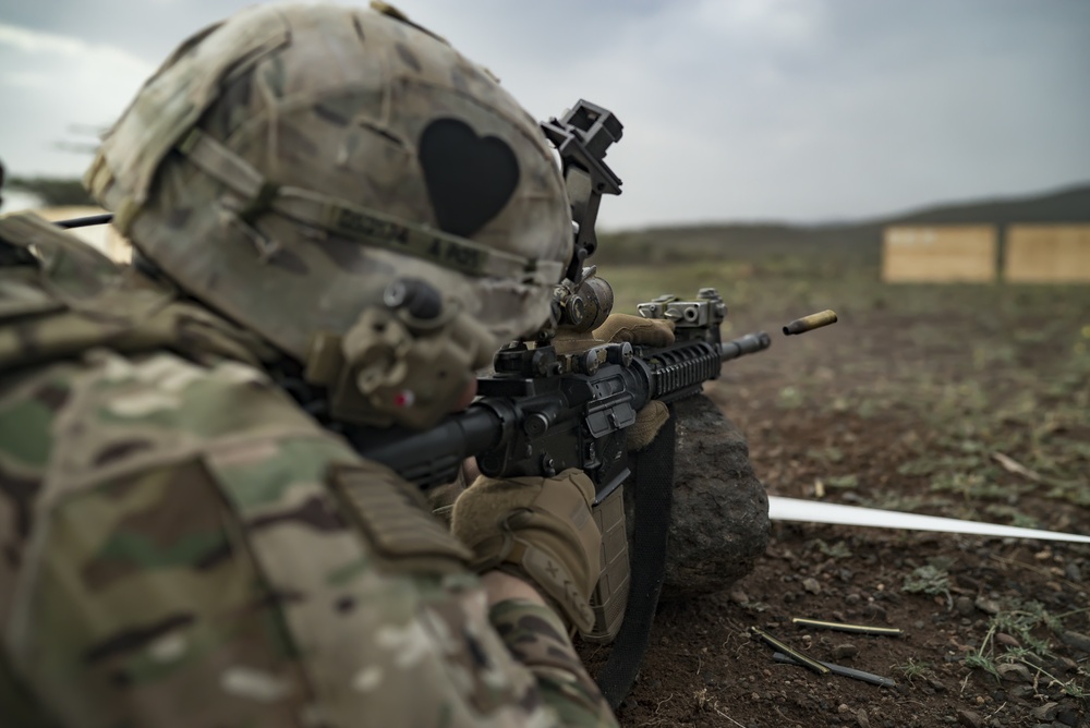 101st Airborne soldier zeroes rifle in Ethiopia