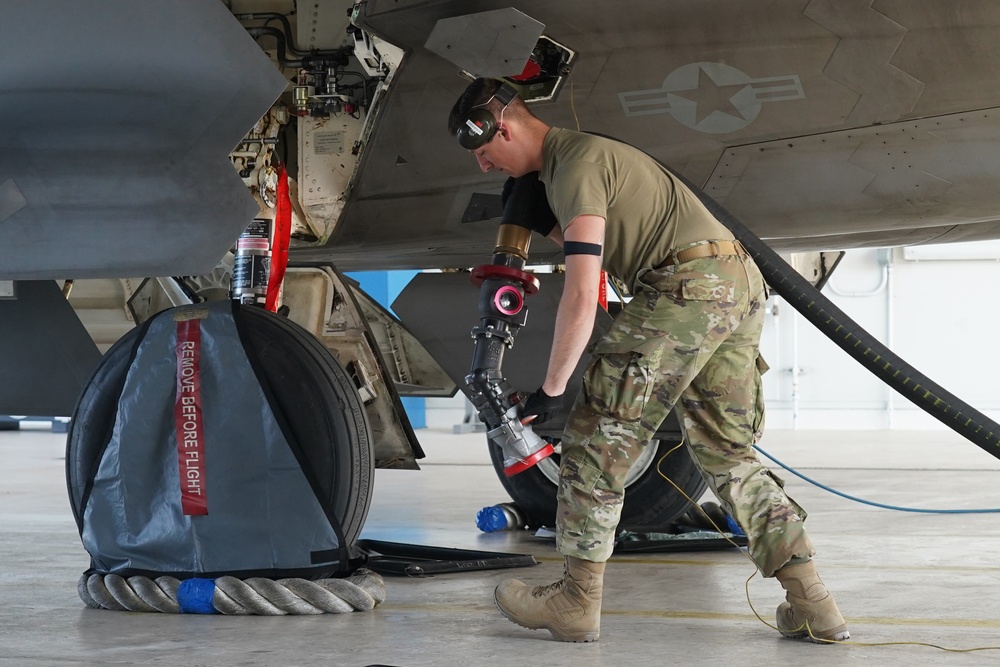 Fuels Airmen Feed Thirsty Bulldogs