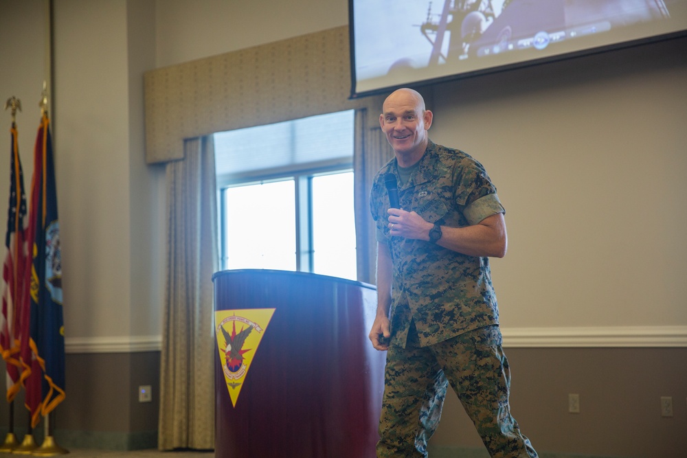 Commandant of the Marine Corps visits 2nd MAW