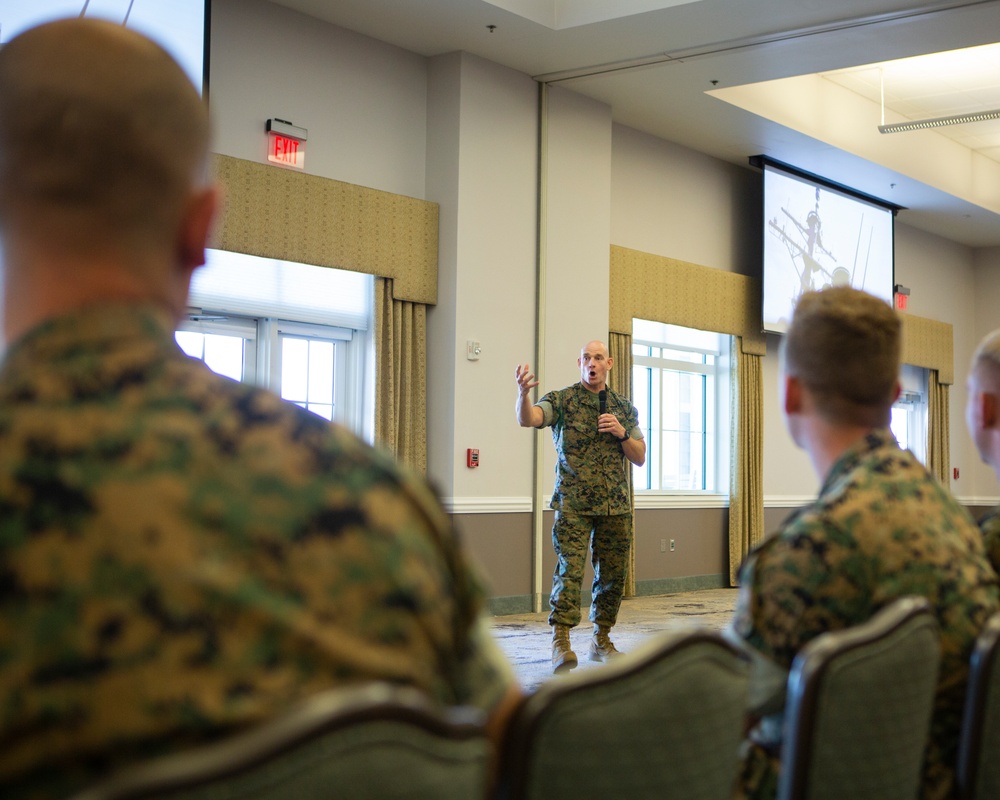 Commandant of the Marine Corps visits 2nd MAW