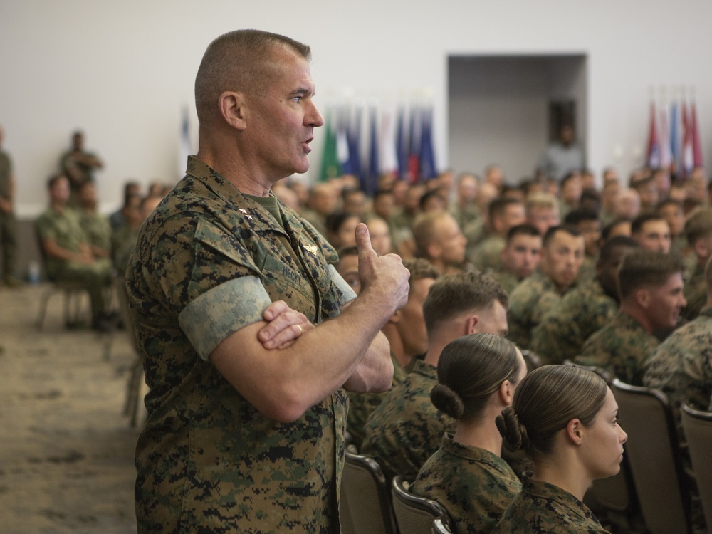 Commandant of the Marine Corps visits 2nd MAW