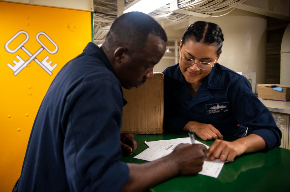 USS Green Bay (LPD 20) Supply