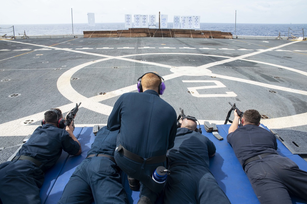 USS Green Bay (LPD 20) Gunshoot