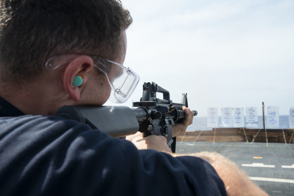 USS Green Bay (LPD 20) Gunshoot